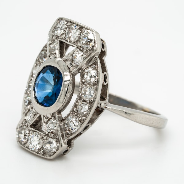 Diamond and sapphire tablet along the finger cluster ring - image 3