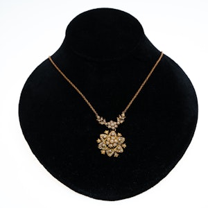 Victorian pearl  necklet/brooch in 15 ct gold