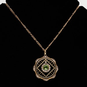 Edwardian peridot and pearl lattice design pendant/necklet.