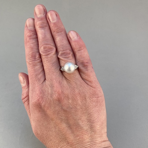 1980's, 18ct White Gold & South Sea Pearl & Diamond stone set Ring, SHAPIRO & Co since1979 - image 3