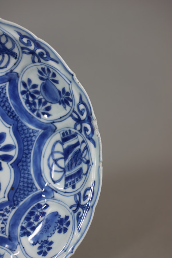 Chinese blue and white kraak lobed dish, Wanli (1573-1603) - image 3
