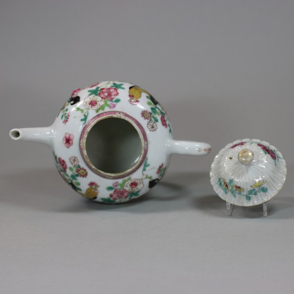 Chinese famille rose teapot and cover, Yongzheng (1723-35) - image 4