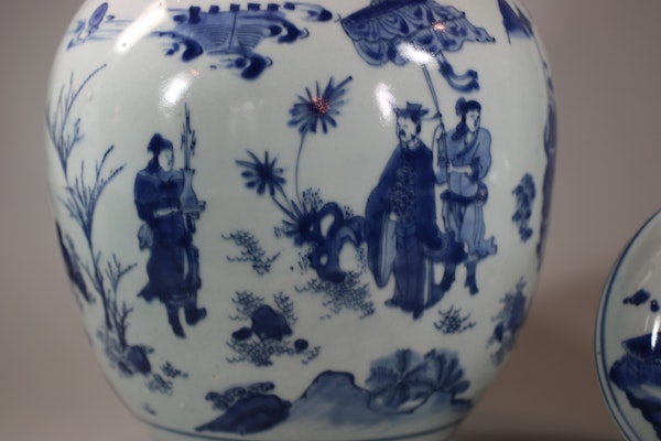 Chinese blue and white transitional baluster vase and cover, circa 1640 - image 4