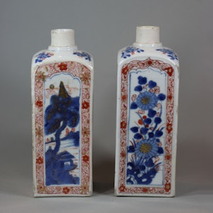 Pair of Chinese imari gin bottles, Kangxi (1662-1722)