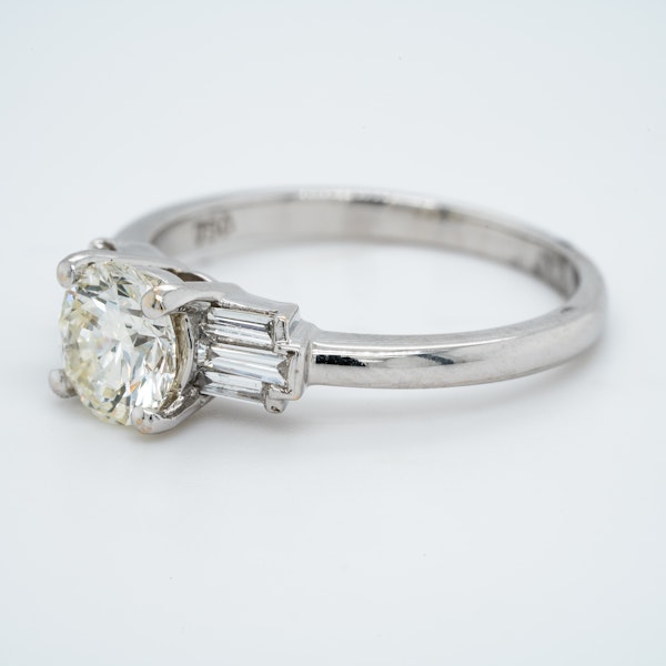 18K white gold 1.01ct Diamond Engagement Ring - image 4
