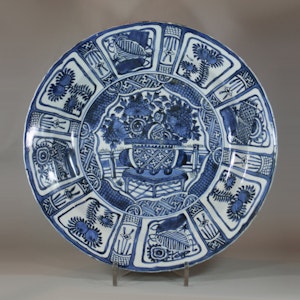 Massive Chinese blue and white kraak charger, Wanli (1573-1619)