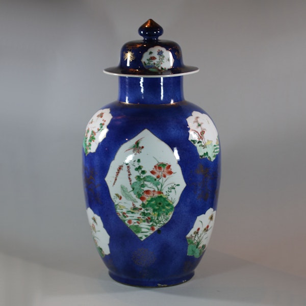 Large Chinese powder blue baluster vase and cover, Kangxi (1662-1722) - image 2