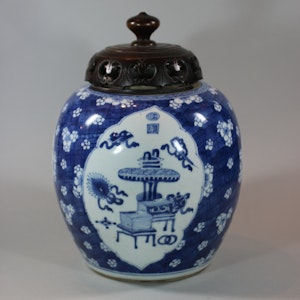 Chinese blue and white ginger jar, Kangxi (1662-1722)