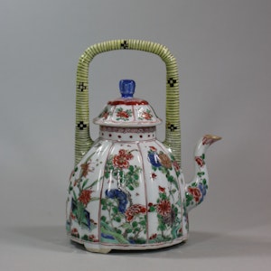 Chinese famille-verte moulded wine pot and cover, Kangxi (1662-1722)