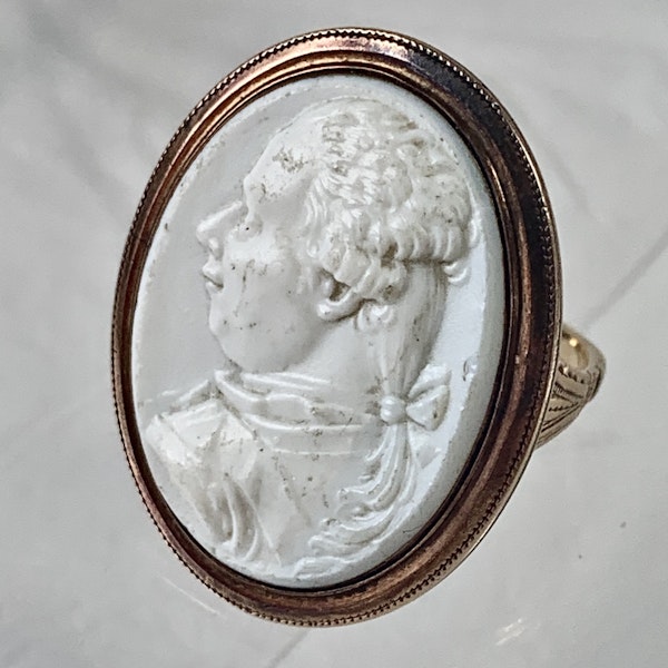 Eighteenth century glass cameo portrait gold ring - image 1