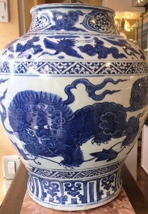 AN IMPRESSIVE AND RARE MING JAR , WANLI (1573-1619)