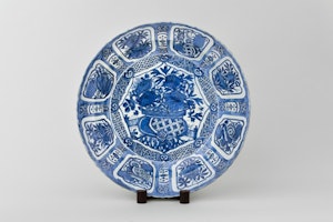 A LARGE CHINESE KRAAK CHARGER, 1610-1630