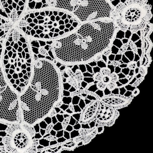 Set of 4 Chemical lace mats 15cm diameter - image 2