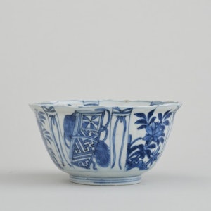 A CHINESE KRAAKWARE ‘CROWCUP’, WANLI (1573 – 1619)