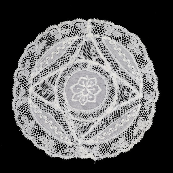 Set of 6 Normandy lace mats 12cm diameter c1910 - image 2