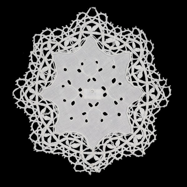 Set 5 hand embroidered and bobbin lace mats 15cm diameter c1900 - image 3