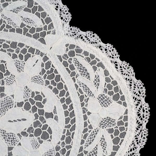 Round table centre or tray cloth ,hand worked filet lace with net backing and bobbin lsce edging 42cm diameter - image 1