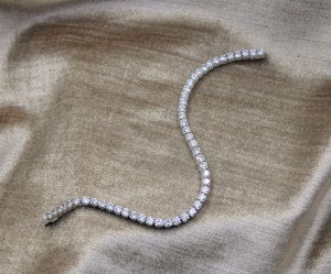 Downstairs at Grays: A very fine 10.04ct Diamond Line Bracelet mounted in 18ct White Gold, Pre-owned