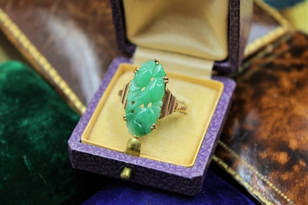 A superb Art Deco Carved Natural Jadeite Ring set in 9ct Yellow Gold, Circa 1930 - image 1