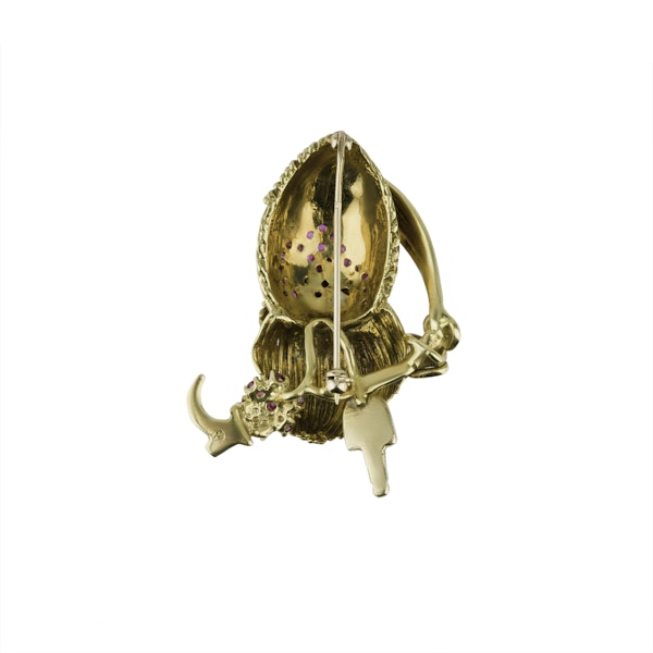 Novelty Gold Pirate Brooch - image 2