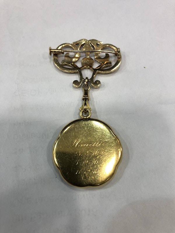 Edwardian enamel gold locket - image 3