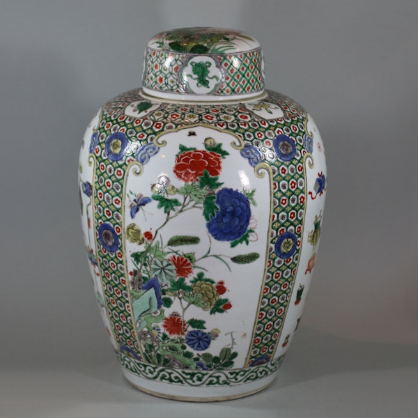 Chinese famille-verte ovoid jar and cover, Kangxi (1662-1722) - image 1