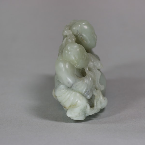 Chinese celadon jade group of the Hehe Erxian, Qing dynasty - image 2