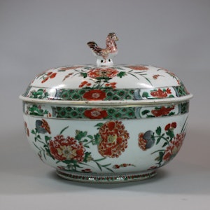 Chinese famille verte cockerel circular tureen and cover, Kangxi (1662-1722)