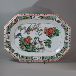 Chinese famille verte ‘pie-crust’ rim octagonal platter, Kangxi (1662-1722)
