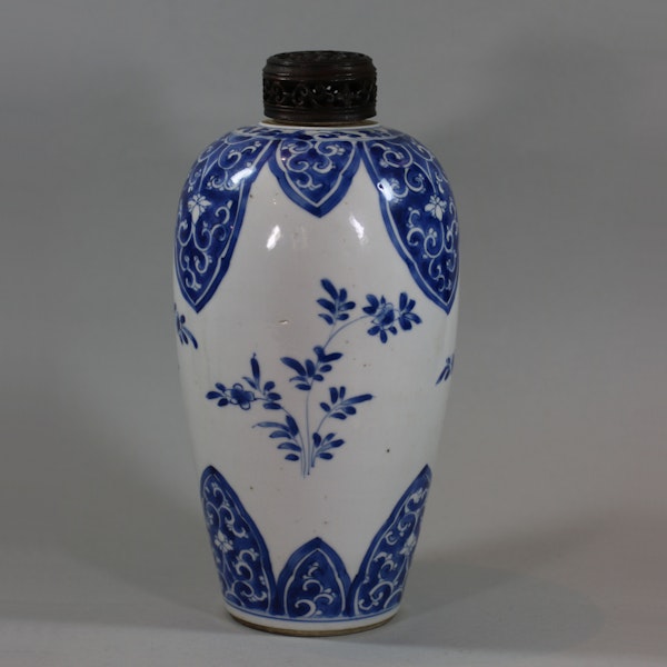 Chinese blue and white ovoid vase, Kangxi (1662-1722) - image 2