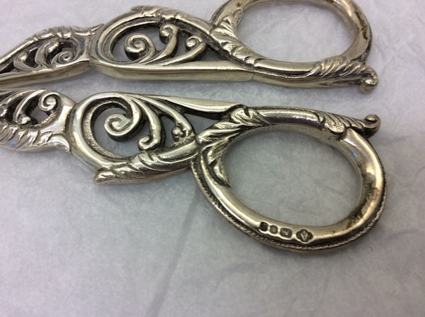 A pair of silver grape scissors by ASPREY - image 3
