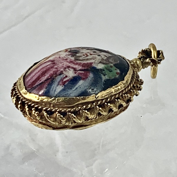 Devotional gold pendant with enamel - image 3