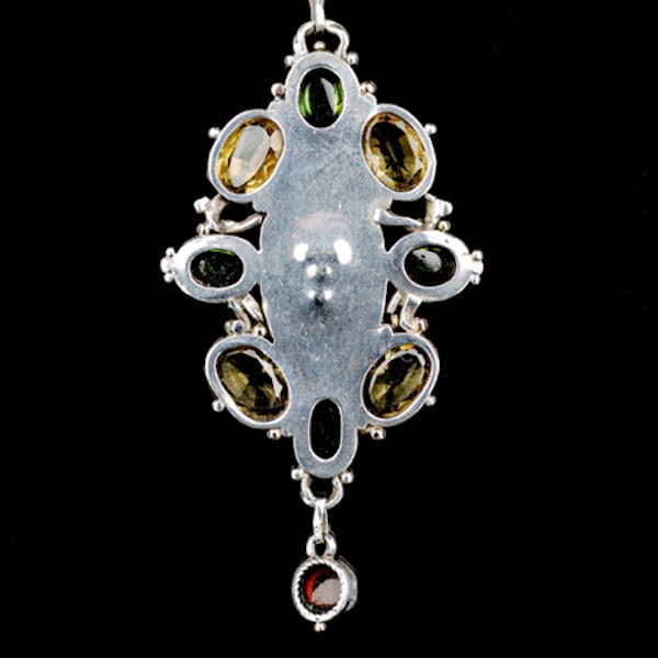 Mary Thew. An Arts & Crafts / Art Nouveau Scottish silver pendant set with carnelian, citrine and green tourmaline. Circa 1900. - image 3