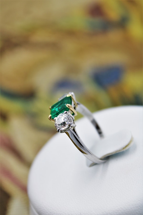 An exceptional Emerald and Diamond Three Stone Engagement Ring mounted in Platinum (Marked) and 18 Carat Gold, Pre-Owned - image 2
