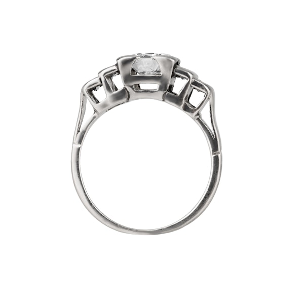 Art Deco diamond ring with rectangular centre, flanked by 2 baguettes each side - image 2