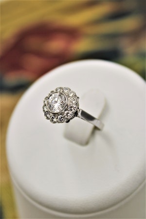 Downstairs at Grays: A very fine Diamond Cluster Engagement Ring set in Platinum, Circa 1950