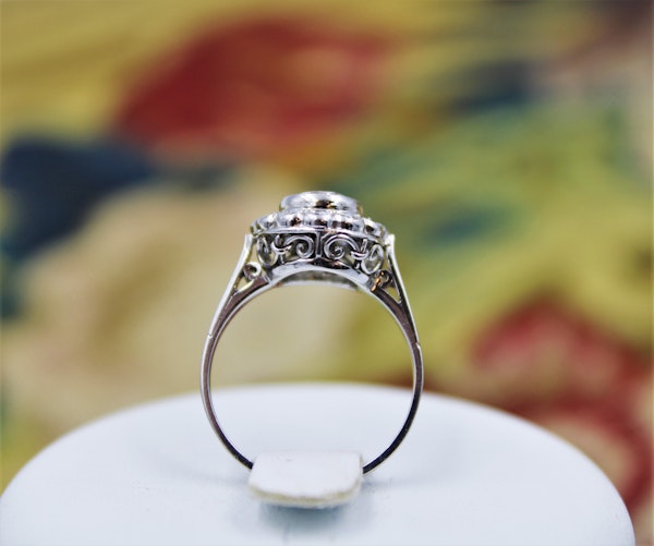 A very fine Diamond Cluster Engagement Ring set in Platinum, Circa 1950 - image 2