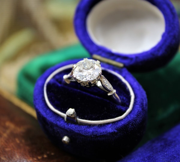 A very fine 1.80 Carat Diamond Solitaire Engagement Ring set in Platinum, English, Circa 1920-1930 - image 2