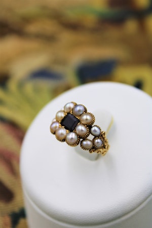 Downstairs At Grays: A fine Garnet and Natural Pearl Mourning Ring set in 18ct Yellow Gold, English, Circa 1840
