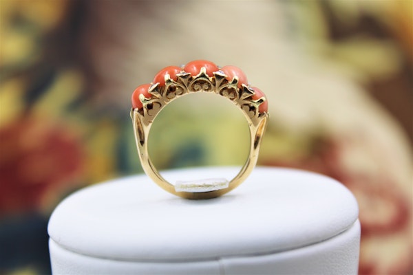 A very fine Victorian Coral and Diamond Ring set in 18ct Yellow Gold, English, Circa 1900 - image 2