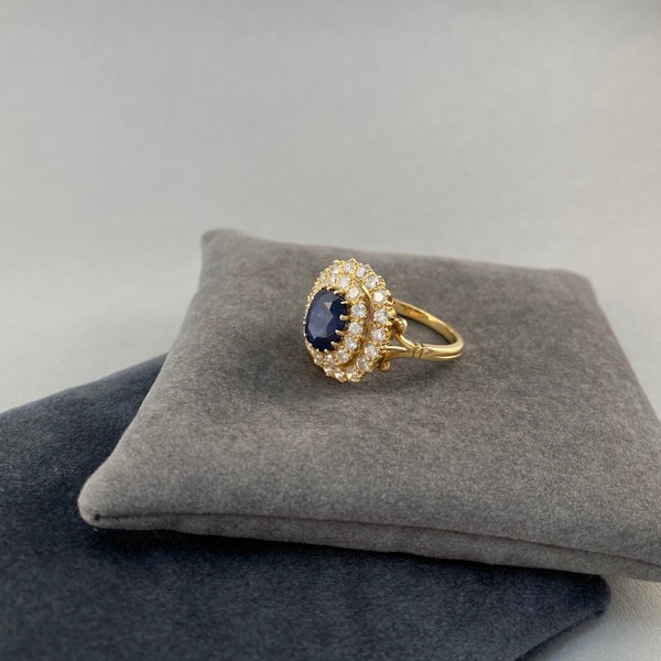 Sapphire Diamond Ring in 18ct Gold date circa1960 SHAPIRO & Co since1979 - image 3