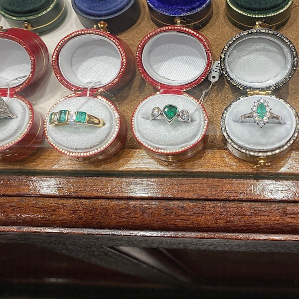 Emerald Diamond Ring in 18ct White Gold date Birmingham 1981 SHAPIRO & Co since1979 - image 13