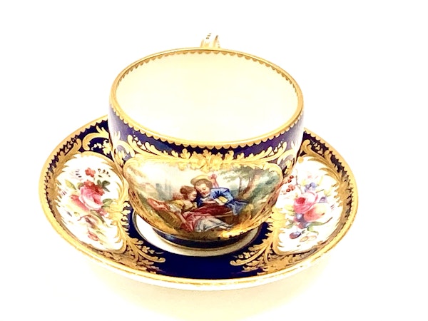 Pair of Sèvres style cups and saucers - image 3