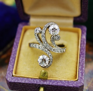 Downstairs at Grays: A very fine Belle Epoque Diamond Ring mounted in 18ct Yellow Gold & Platinum, French, Circa 1905