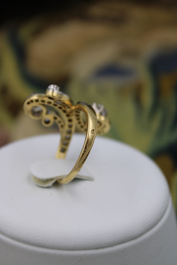 A very fine Belle Epoque Diamond Ring mounted in 18ct Yellow Gold & Platinum, French, Circa 1905 - image 2