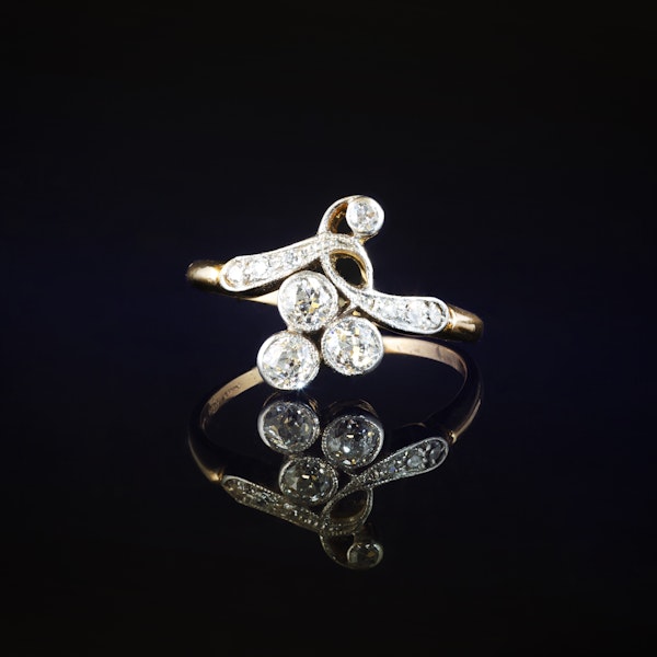 A Platinum Diamond ring - image 1