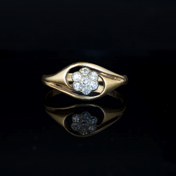 A Daisy Diamond Gold ring - image 1