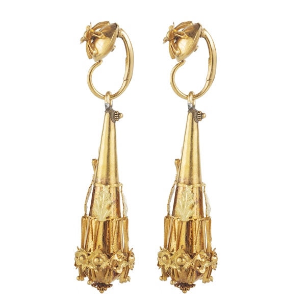 A pair of Gold Earrings - image 2