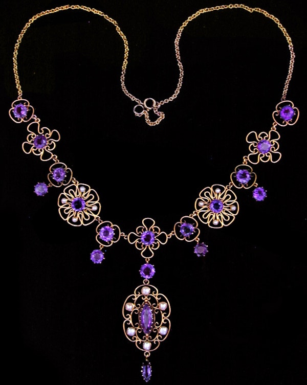 Liberty & Co. An Arts & Crafts delicate gold necklace set  amethysts. 1906 / 1907. - image 1