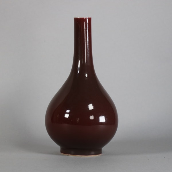 Chinese copper-red pear-shaped bottle vase, 18th century - image 3
